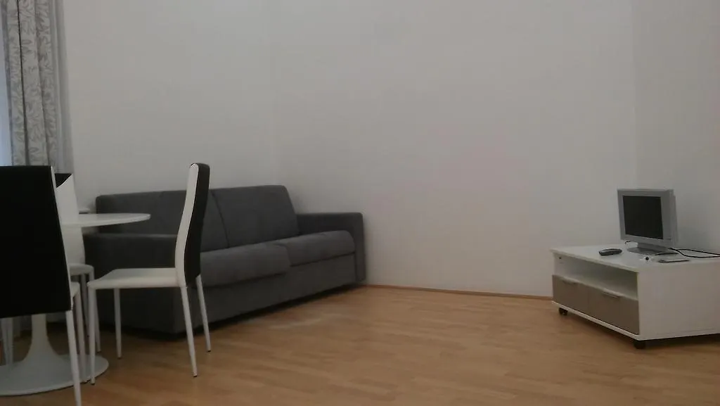 Prague Apartment Reznicka 3