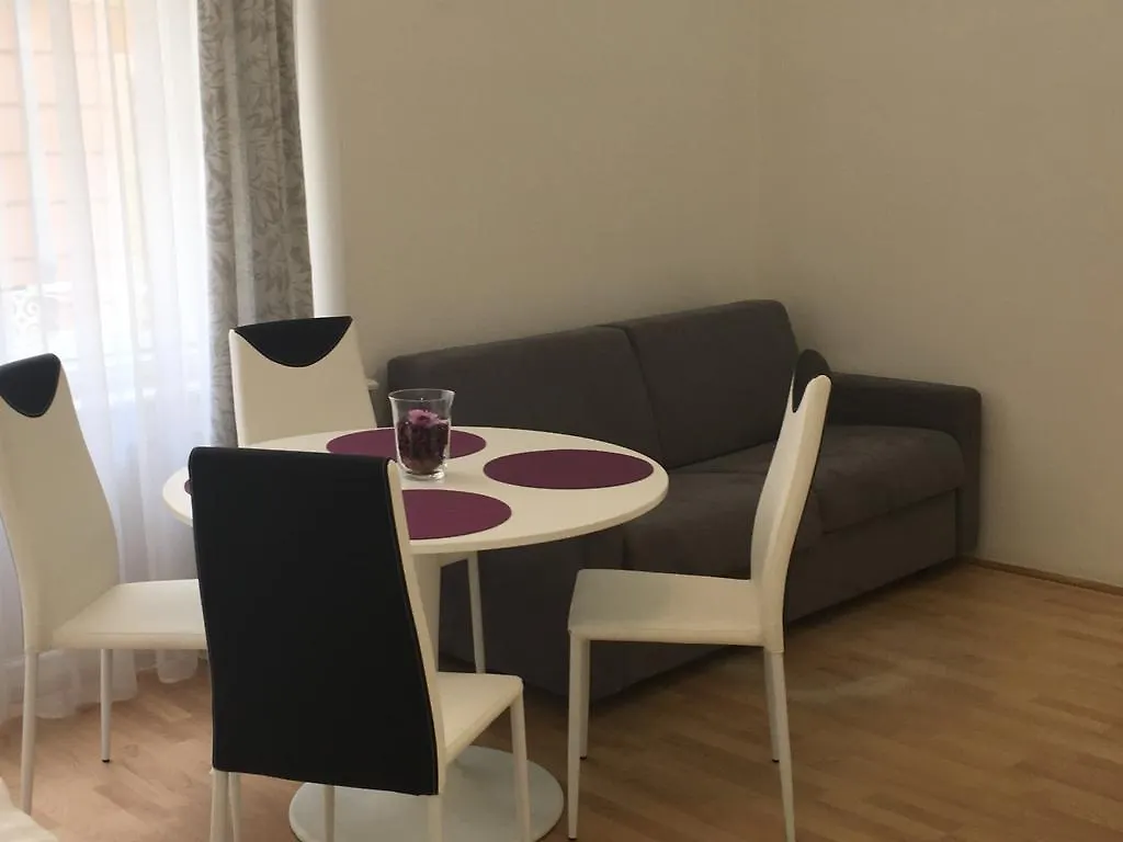 Prague Apartment Reznicka 3